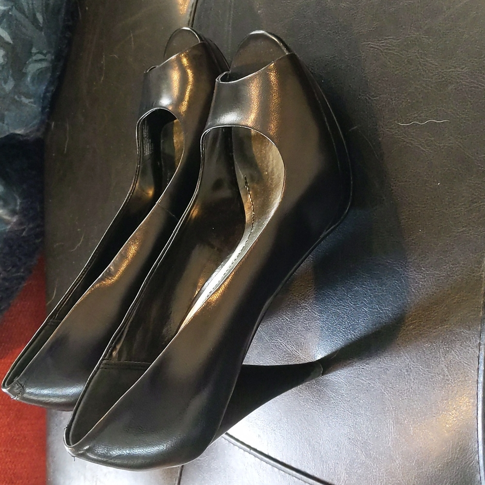 Heels - Picture 2 of 4